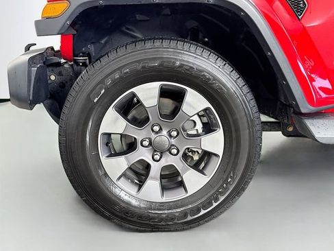 Used 2019 Jeep Wrangler Unlimited Sahara w/ Dual Top Group AWD/4WD image 33