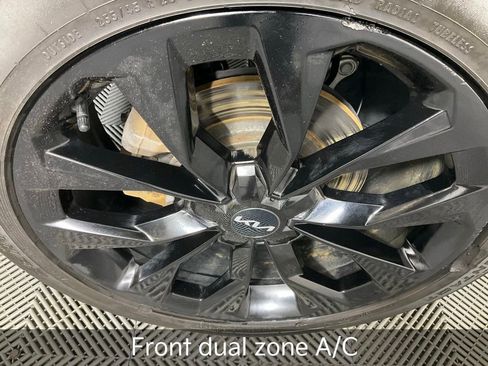 Certified 2023 Kia Sorento SX image 9