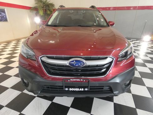 Used 2020 Subaru Outback Premium image 2