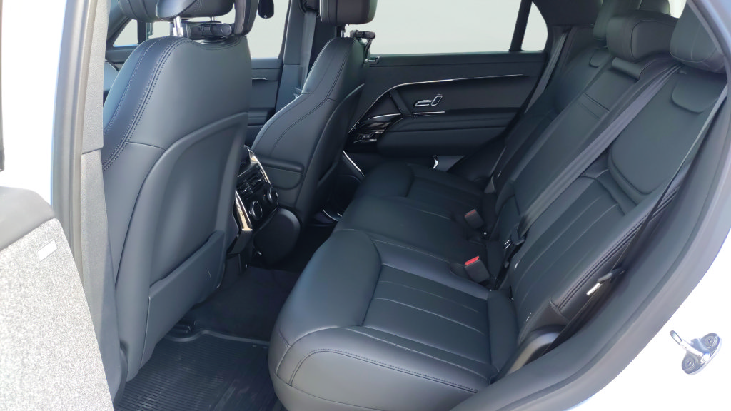 New 2026 Land Rover Range Rover Sport Dynamic SE AWD/4WD image 17