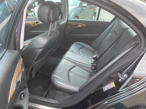 Used 2009 Mercedes-Benz E 350 Sedan image 23