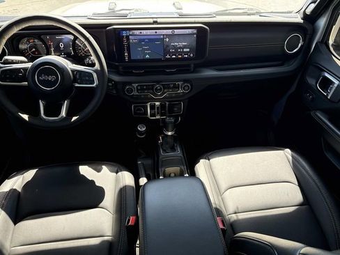 Used 2024 Jeep Wrangler Unlimited Sahara w/ Technology Group AWD/4WD image 27