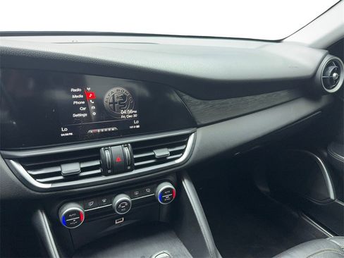 Used 2019 Alfa Romeo Giulia image 23