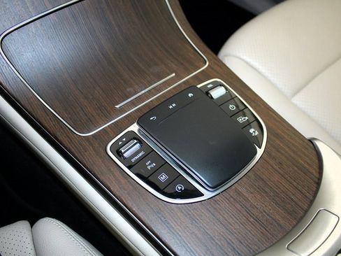 Used 2021 Mercedes-Benz GLC 300 4MATIC image 14