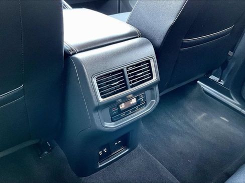 Used 2024 Volkswagen Atlas SE FWD image 11