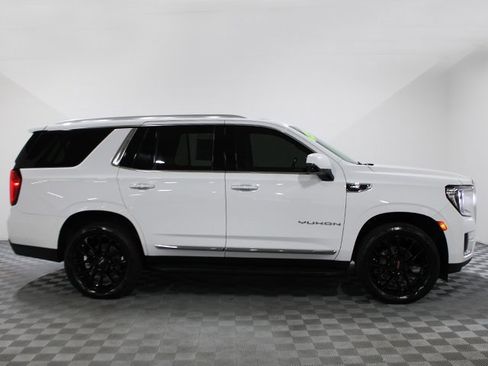 Used 2022 GMC Yukon SLT w/ SLT Premium Package image 7