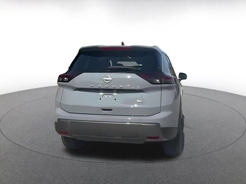 Used 2026 Nissan Rogue SL FWD image 11