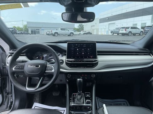 Used 2024 Jeep Compass Limited image 20