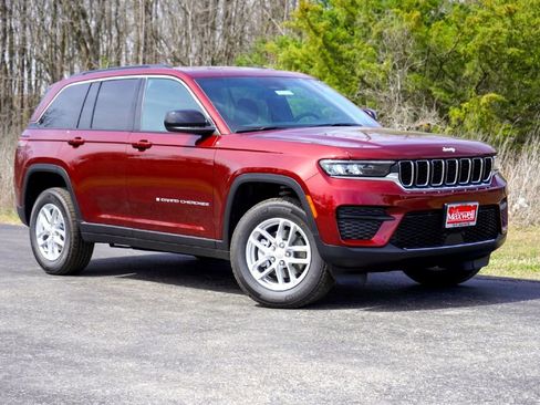 New 2026 Jeep Grand Cherokee Laredo X RWD image 2