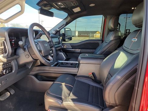 Used 2024 Ford F350 Platinum w/ FX4 Off-Road Package image 19