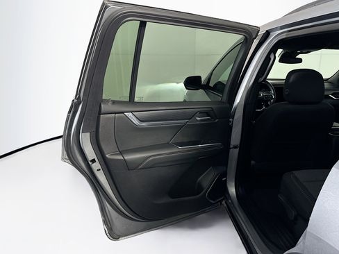 Used 2025 GMC Acadia Elevation image 26