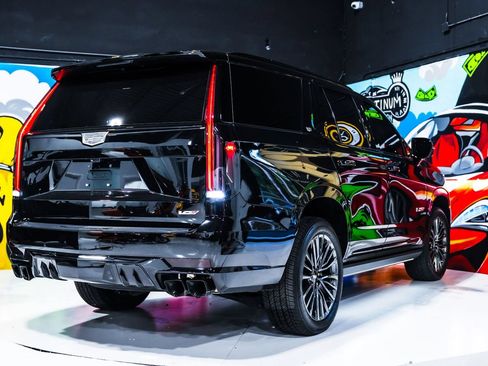 Used 2024 Cadillac Escalade V AWD/4WD image 12