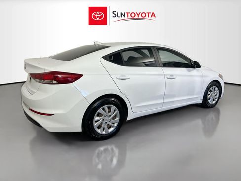 Used 2017 Hyundai Elantra SE image 4