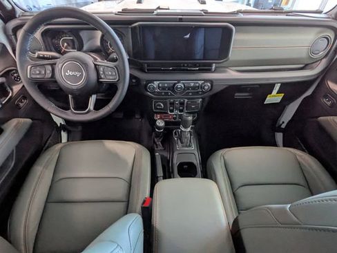 New 2026 Jeep Gladiator Mojave w/ Technology Group AWD/4WD image 16