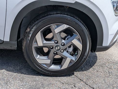 Certified 2024 Hyundai Venue Limited FWD image 12