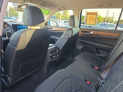 Used 2025 Volkswagen Atlas SE FWD image 7