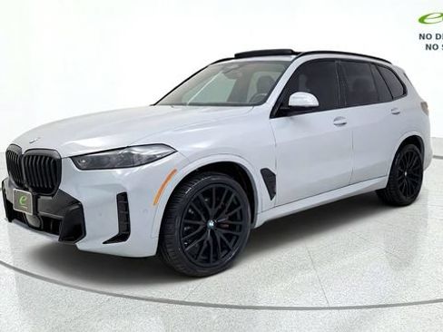 Used 2025 BMW X5 xDrive40i w/ M Sport Package AWD/4WD image 3