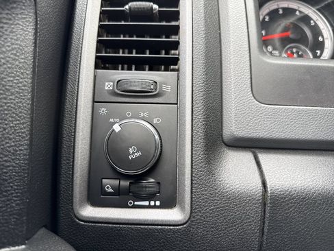 Used 2015 RAM 1500 Express AWD/4WD image 23
