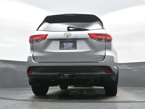 Used 2017 Toyota Highlander SE image 29