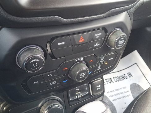 Certified 2023 Jeep Renegade Latitude image 29