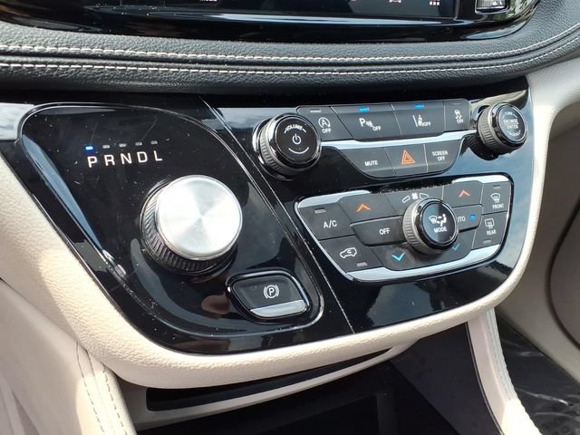 Used 2023 Chrysler Pacifica Limited FWD image 22