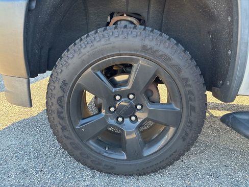 Used 2017 GMC Sierra 1500 SLE w/ SLE Value Package image 12