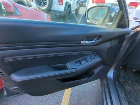 Used 2020 Nissan Altima 2.5 S FWD image 8