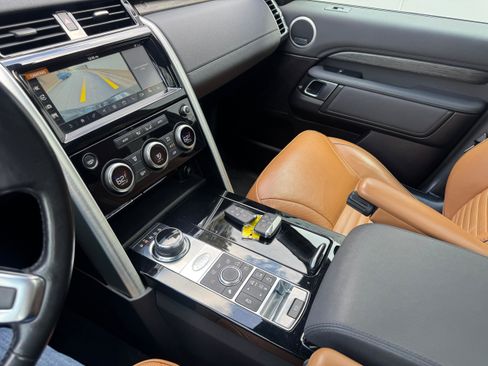 Used 2017 Land Rover Discovery HSE image 34