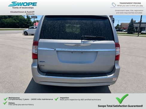 Used 2013 Chrysler Town & Country Touring FWD image 8