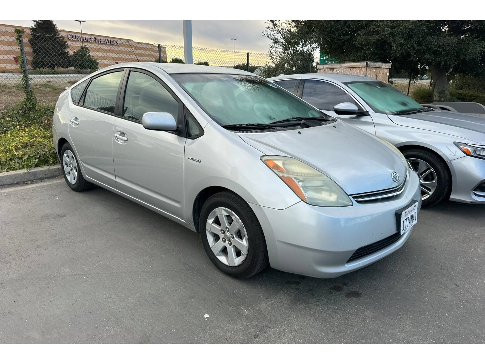 Used 2006 Toyota Prius w/ Pkg 3 FWD image 2
