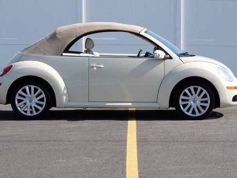 Used 2008 Volkswagen Beetle SE FWD image 34