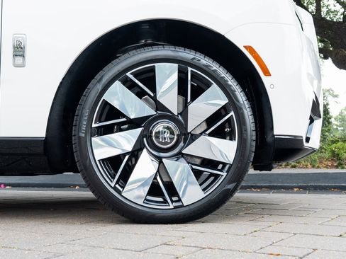 Used 2025 Rolls-Royce Cullinan image 6