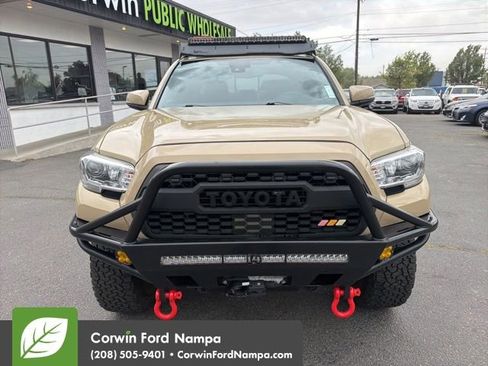 Used 2020 Toyota Tacoma TRD Off-Road w/ Technology Package AWD/4WD image 2