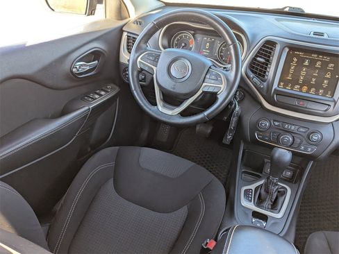 Used 2016 Jeep Cherokee Latitude w/ Cold Weather Group image 18