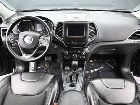 Used 2019 Jeep Cherokee Latitude Plus AWD/4WD image 16