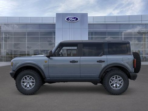New 2025 Ford Bronco Badlands image 3