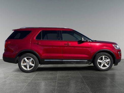 Used 2019 Ford Explorer XLT w/ Equipment Group 201A FWD image 8