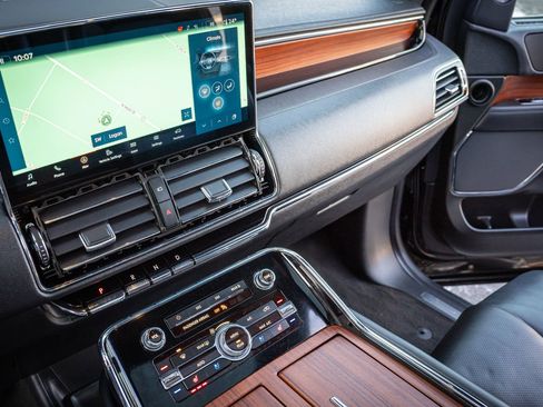 Used 2024 Lincoln Navigator Reserve image 26