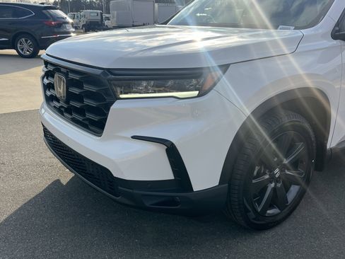 Used 2025 Honda Pilot Sport image 10