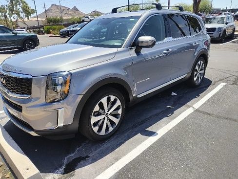 Certified 2022 Kia Telluride EX w/ EX Premium Package AWD/4WD image 2