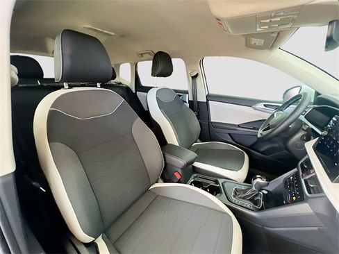 New 2025 Volkswagen Taos SE image 27