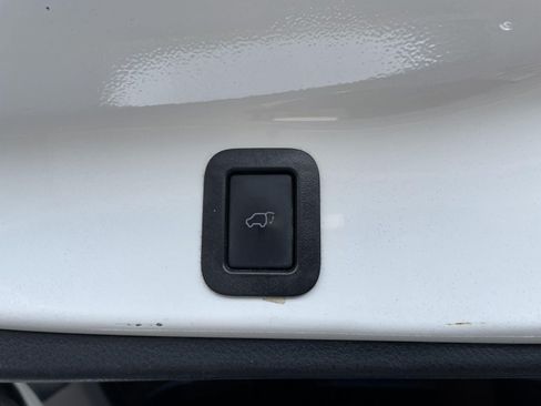 Used 2019 Toyota Highlander Limited FWD image 48