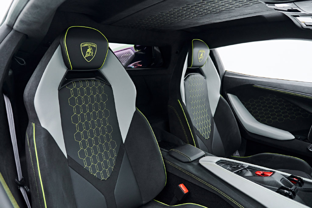 Used 2024 Lamborghini Revuelto AWD/4WD image 44