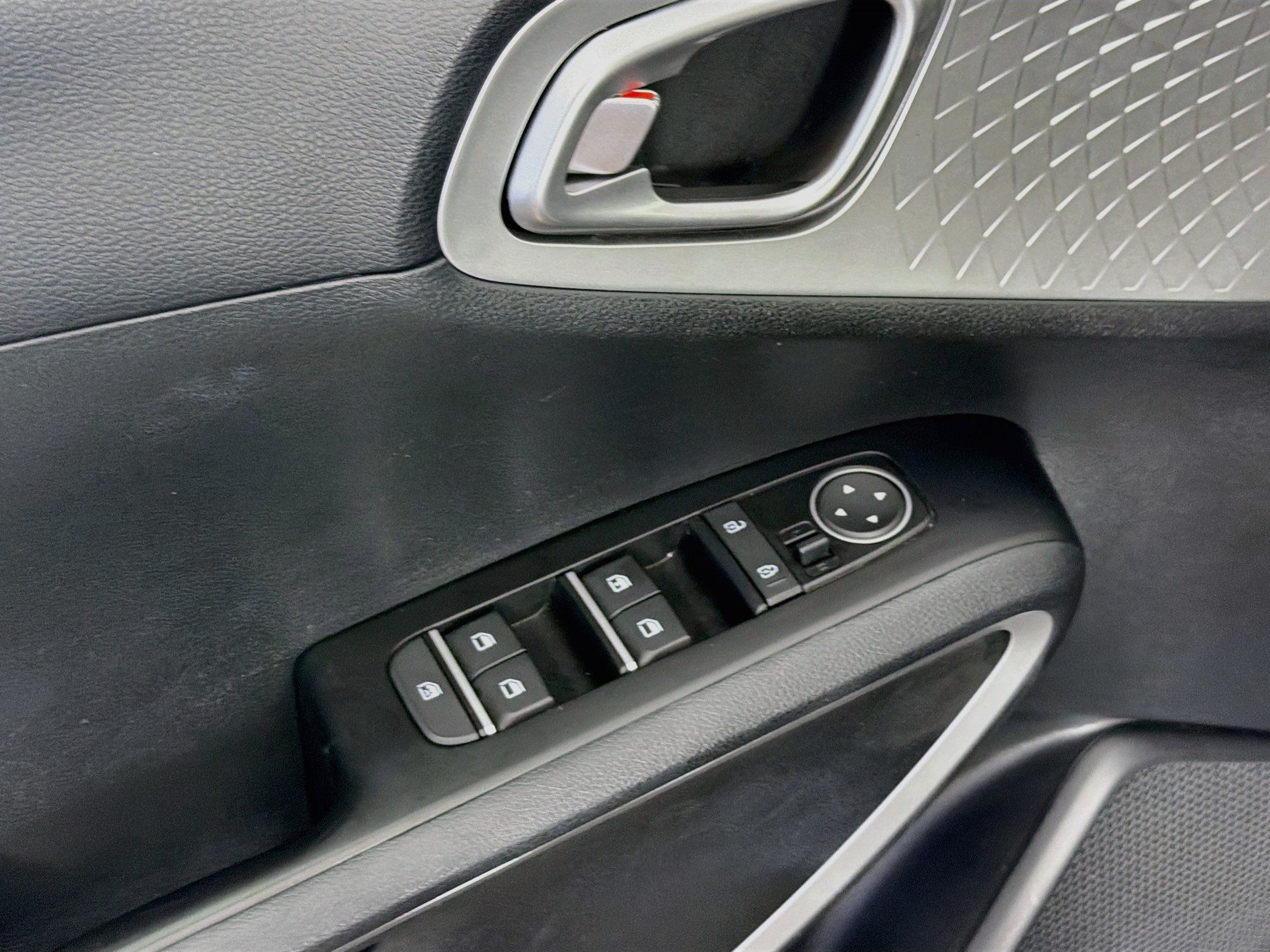 Used 2025 Kia Soul LX w/ LX Technology Package FWD image 15