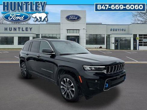 Used 2023 Jeep Grand Cherokee Overland w/ Luxury Tech Group IV image 4