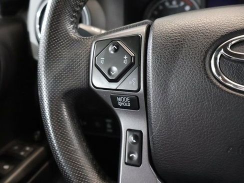 Used 2022 Toyota Tacoma TRD Off-Road image 21