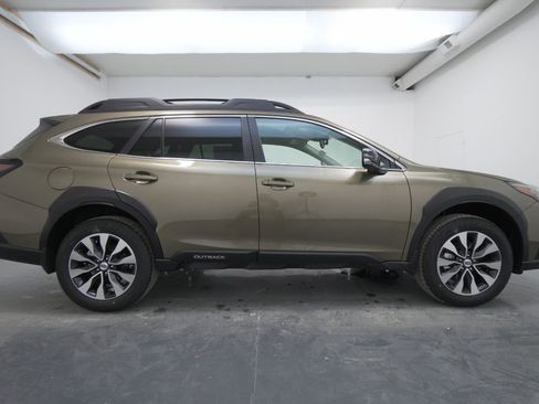 Used 2025 Subaru Outback Limited image 10