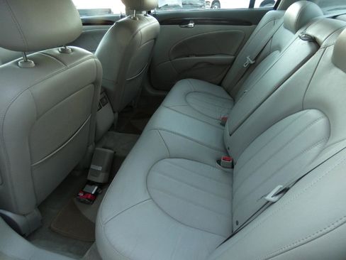Used 2011 Buick Lucerne CXL image 13