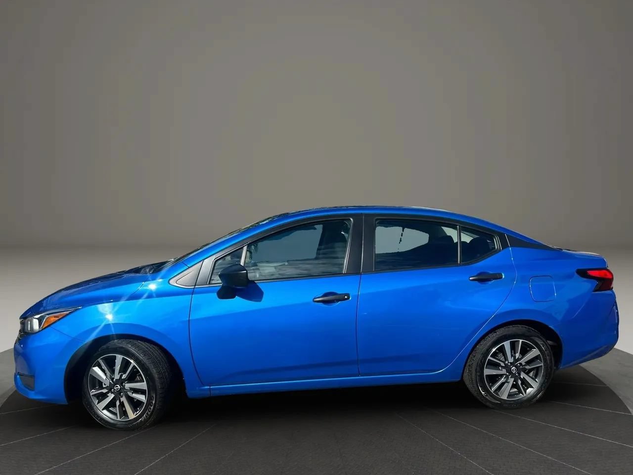 Used 2024 Nissan Versa S w/ S Plus Package FWD image 2