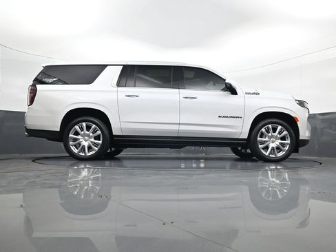 Used 2024 Chevrolet Suburban High Country AWD/4WD image 25